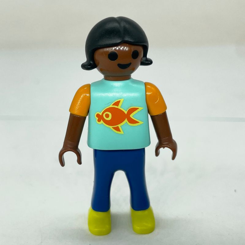 Playmobil enfant black tshirt poisson