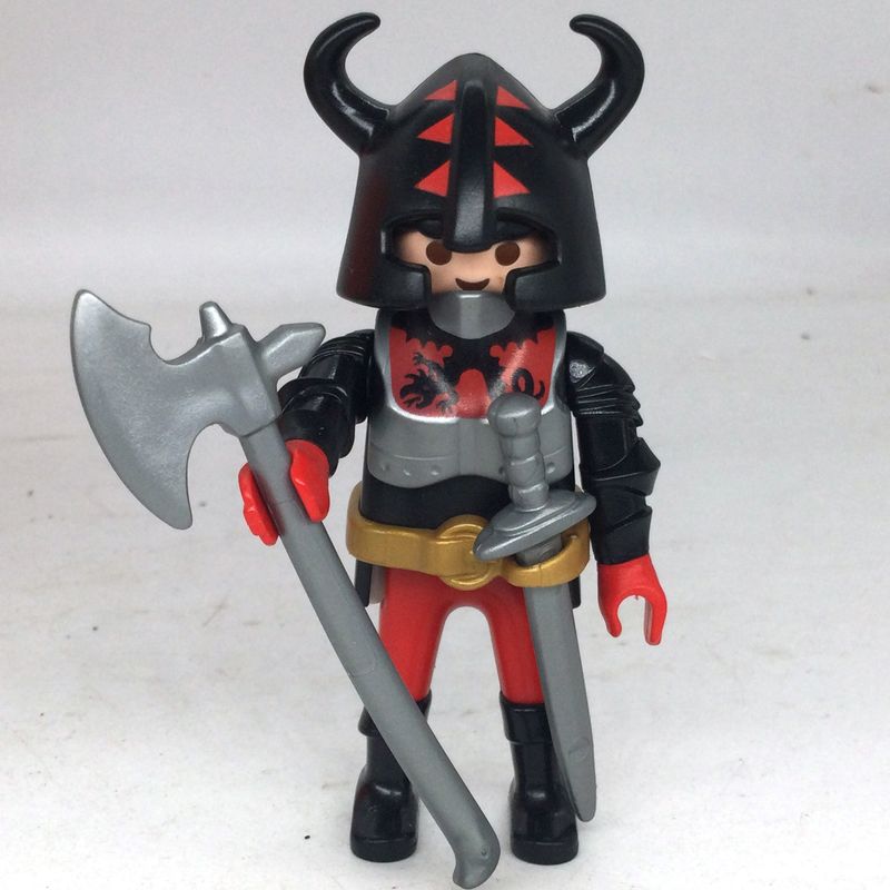 playmobil chevalier maléfique à corne