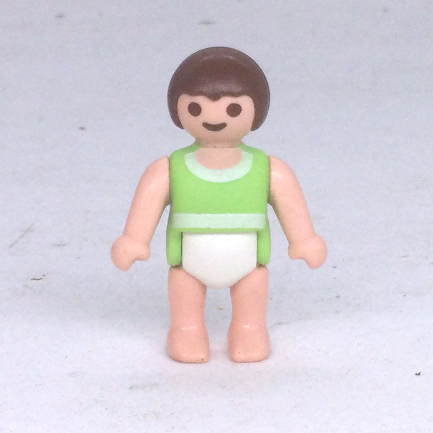 playmobil bébé couche vert