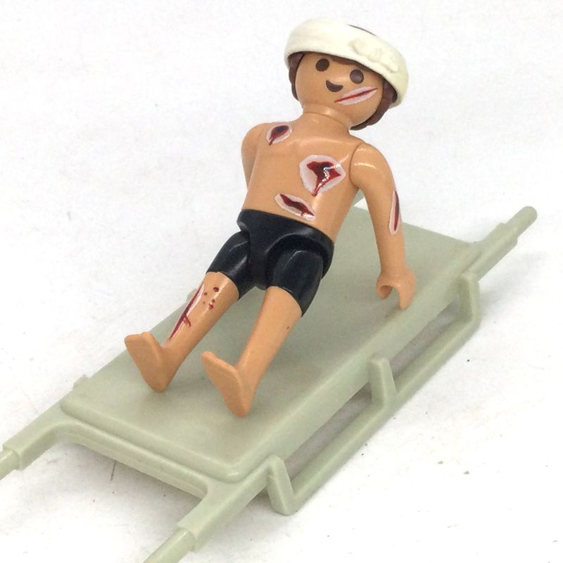 playmobil blessé sur brancard customisé création