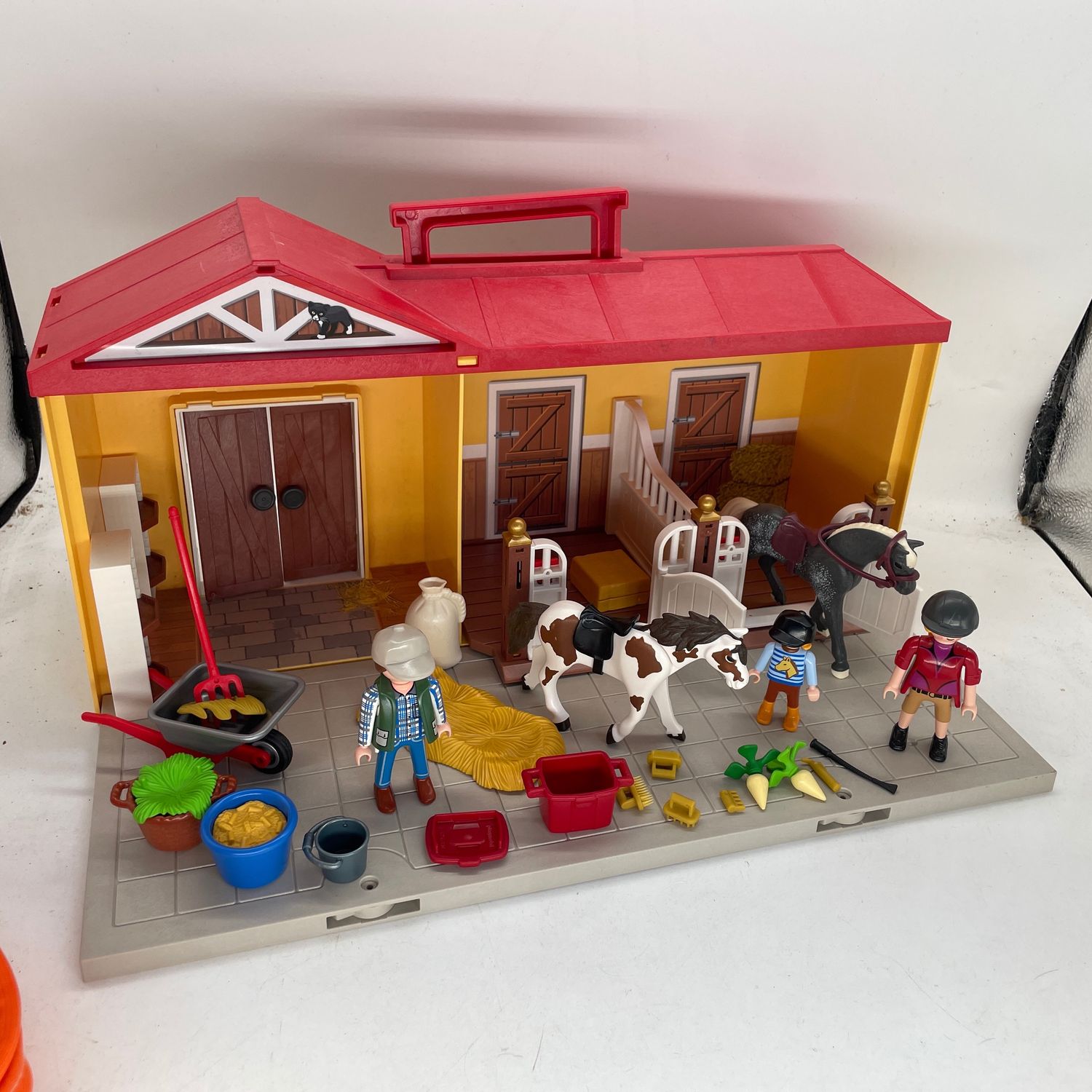 Playmobil écurie transportable équipée
