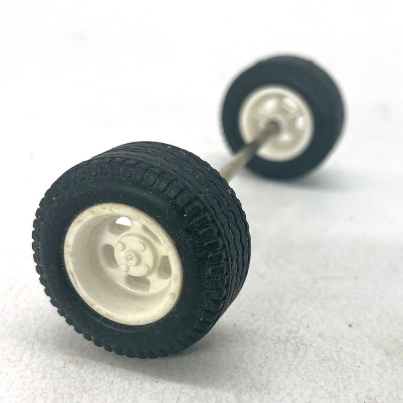 Playmobil roues avec essieu métal