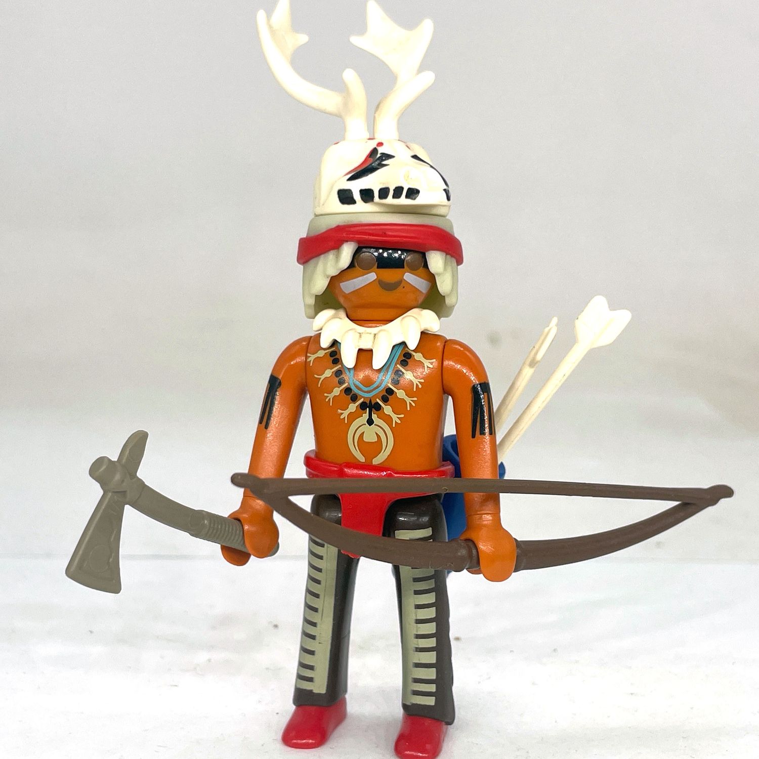 playmobil guerrier indien cornu