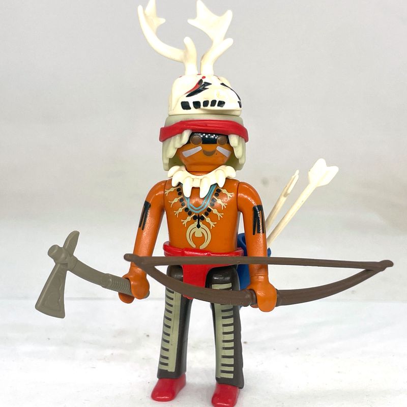 playmobil guerrier indien cornu