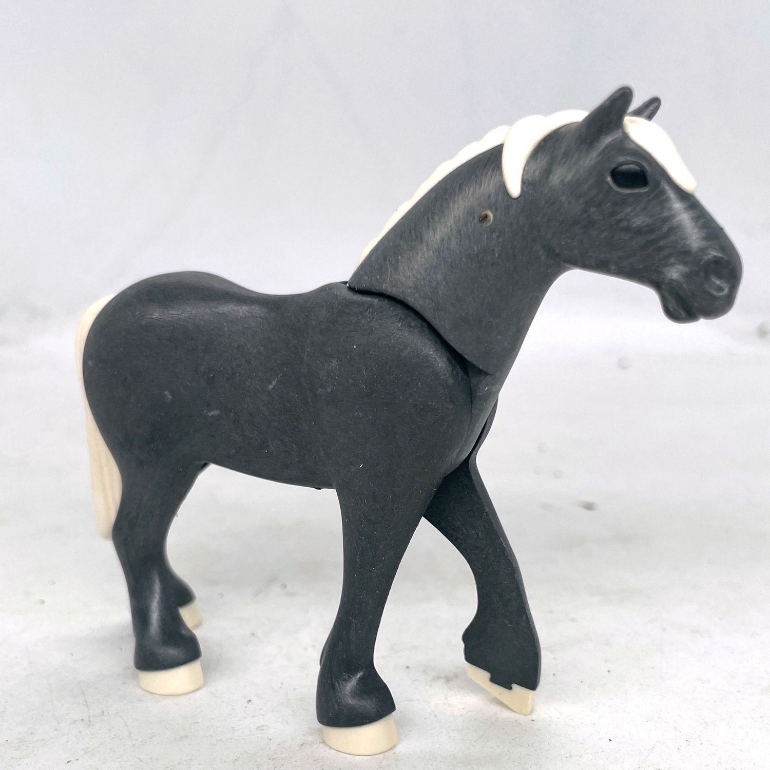 Playmobil cheval de trait gris