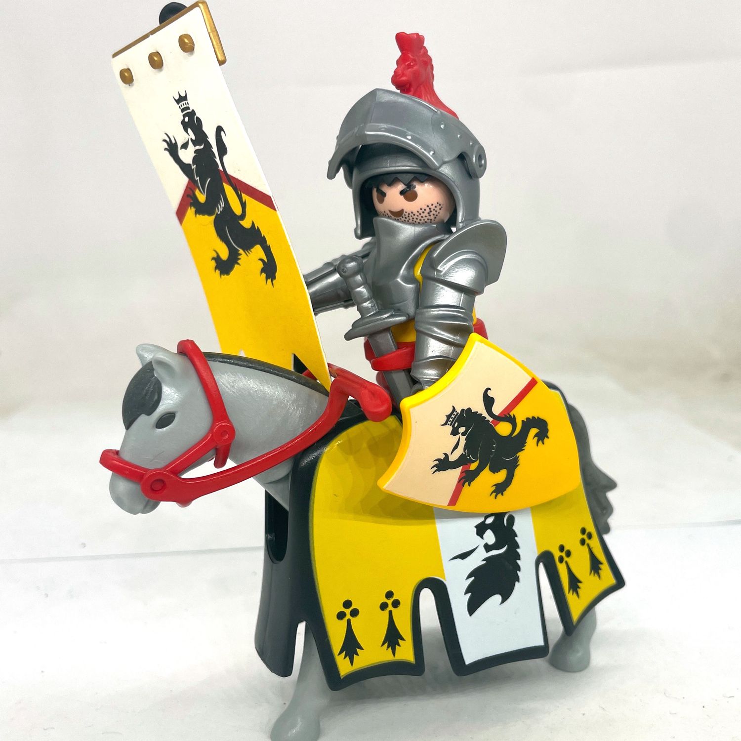 playmobil chevalier du lion à cheval étendard