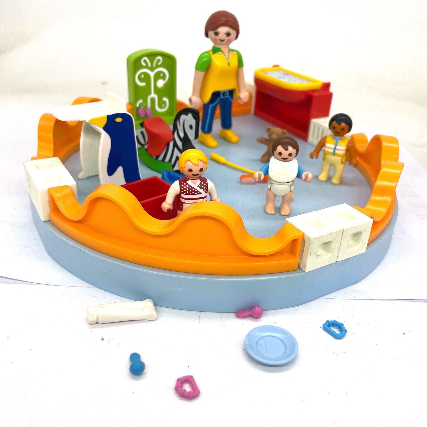 playmobil salle de jeu enfant nurserie