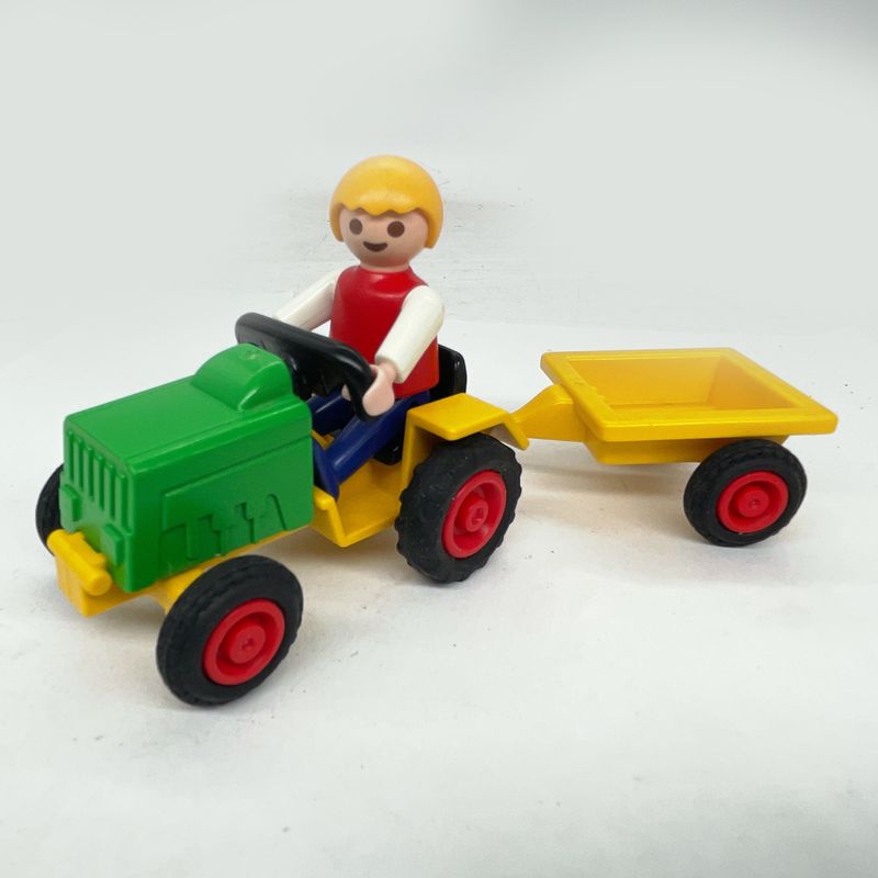 Playmobil enfant avec petit tracteur