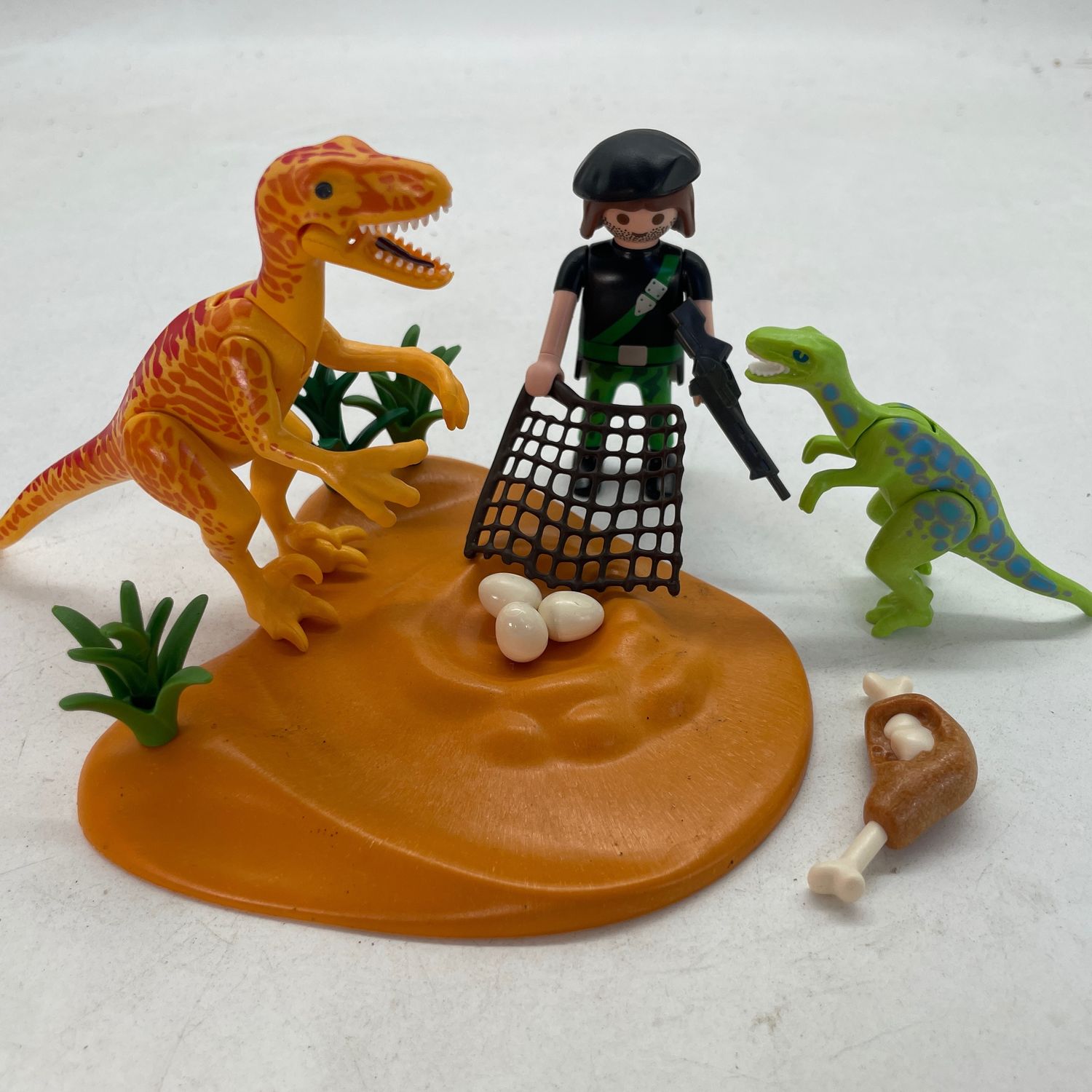 playmobil explorateur et petits dinosaures