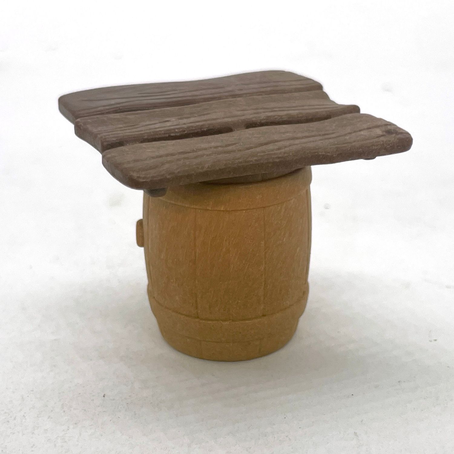 playmobil table sur tonneau