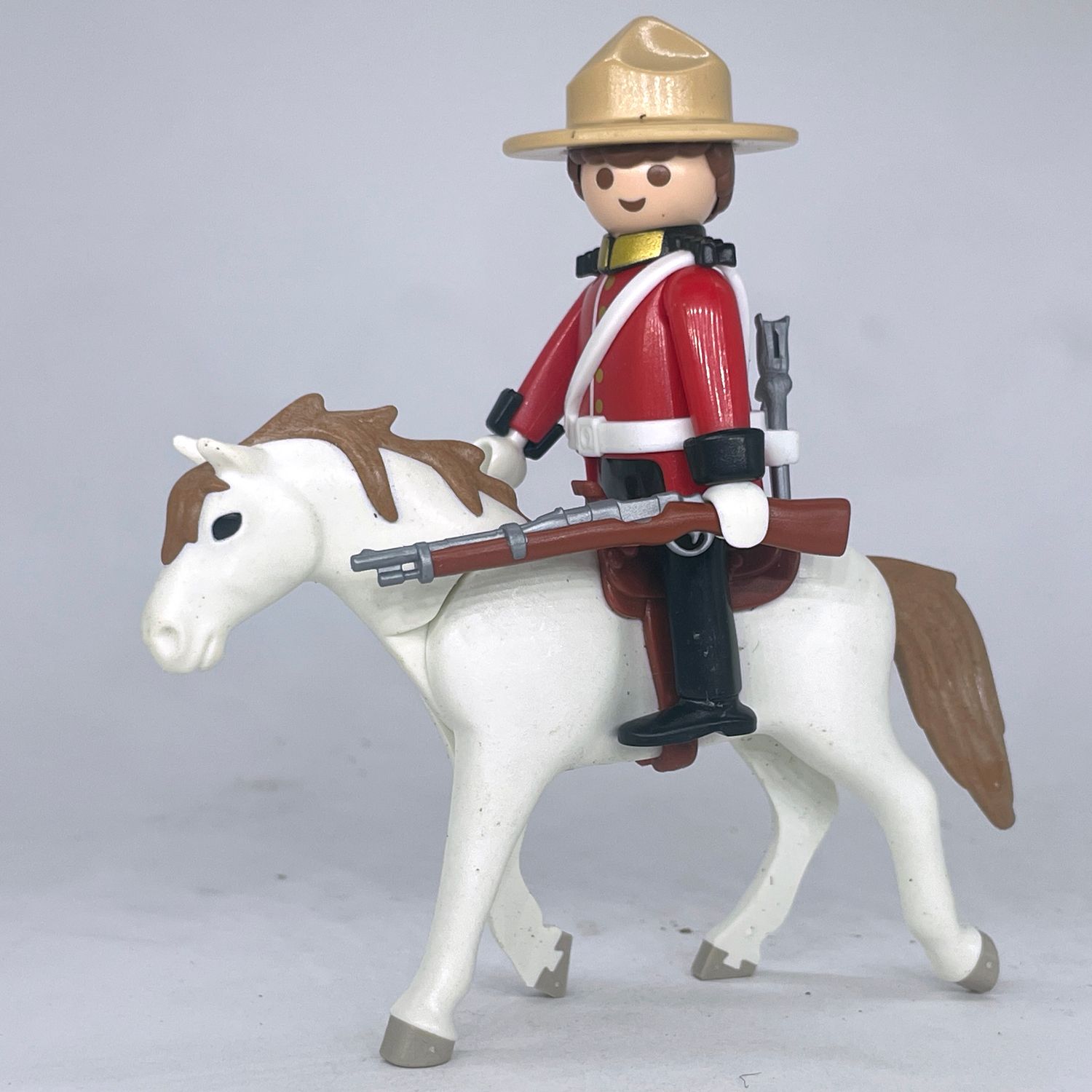 playmobil policier canadien à cheval