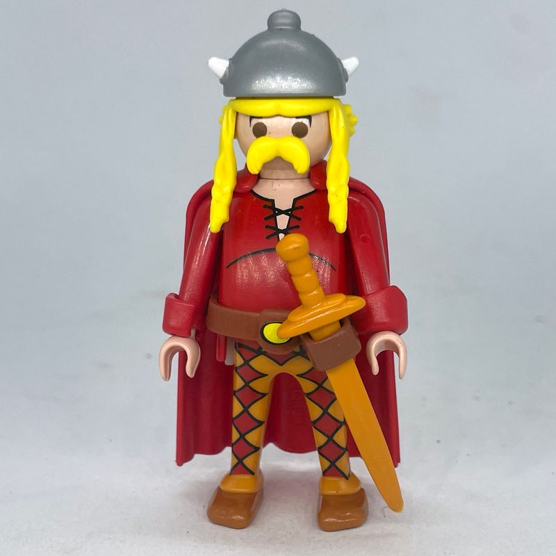 playmobil guerrier gaulois en rouge playmobil guerrier gaulois en rouge
