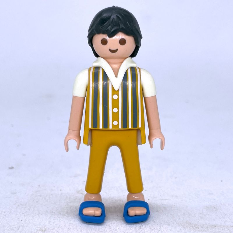 playmobil homme en pyjama ocre playmobil homme en pyjama ocre