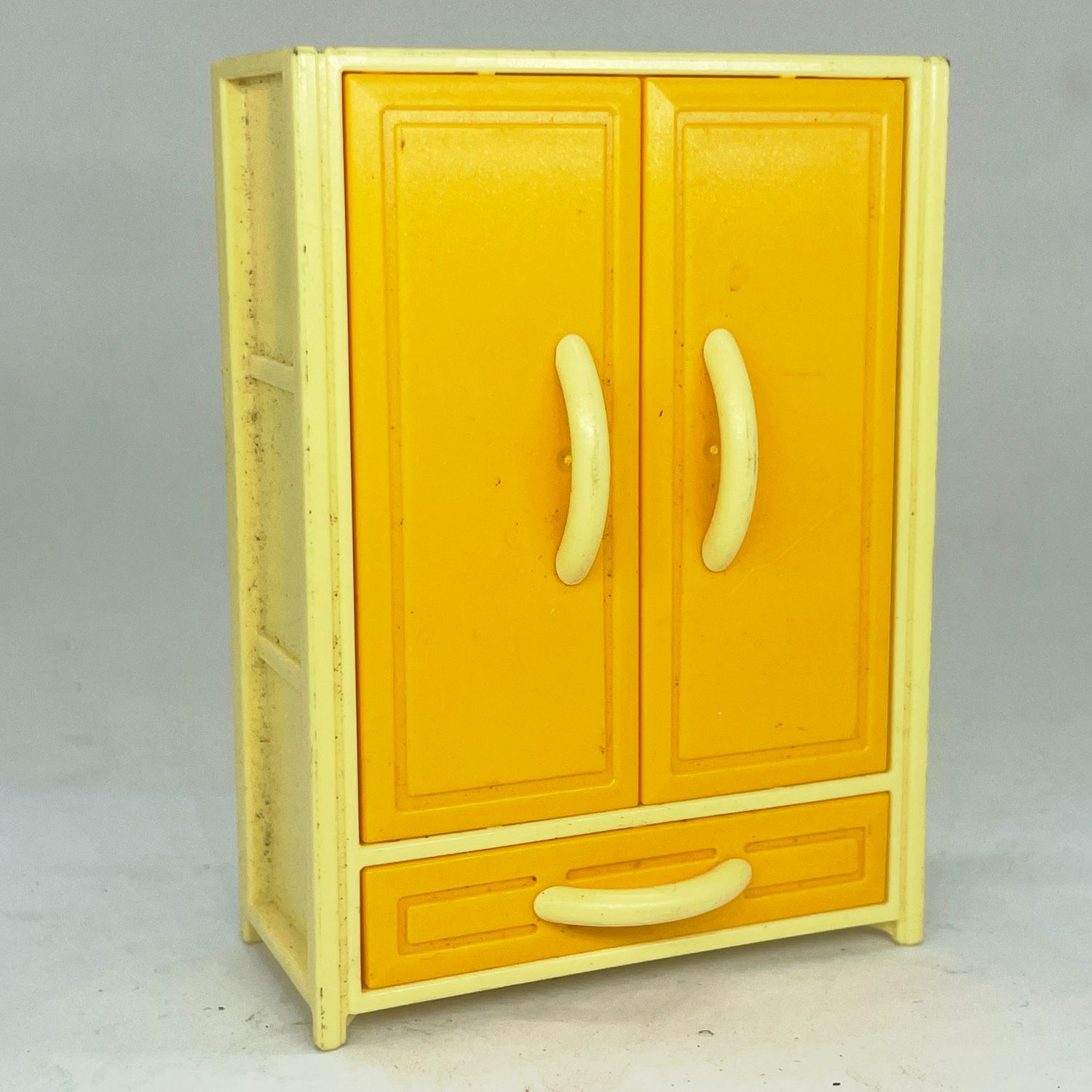 playmobil armoire jaune