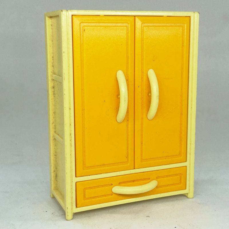 playmobil armoire jaune