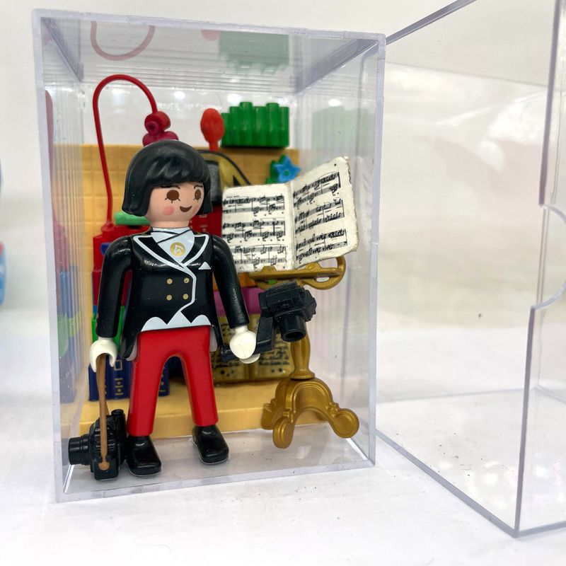 Playmobil création "Passion" dans son cube plexi