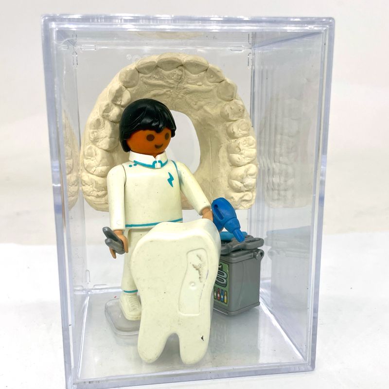 Playmobil création "métier" dans son cube plexi