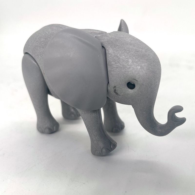 playmobil éléphanteau gris bleuté playmobil éléphanteau gris bleuté