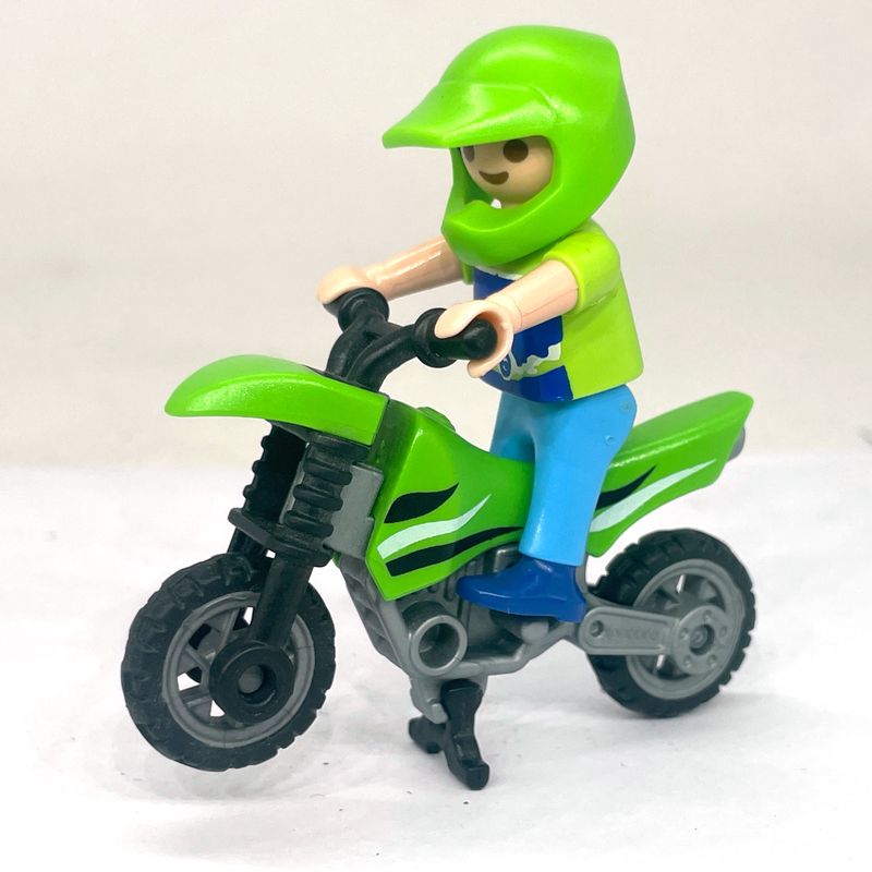 playmobil enfant en moto verte playmobil enfant en moto verte