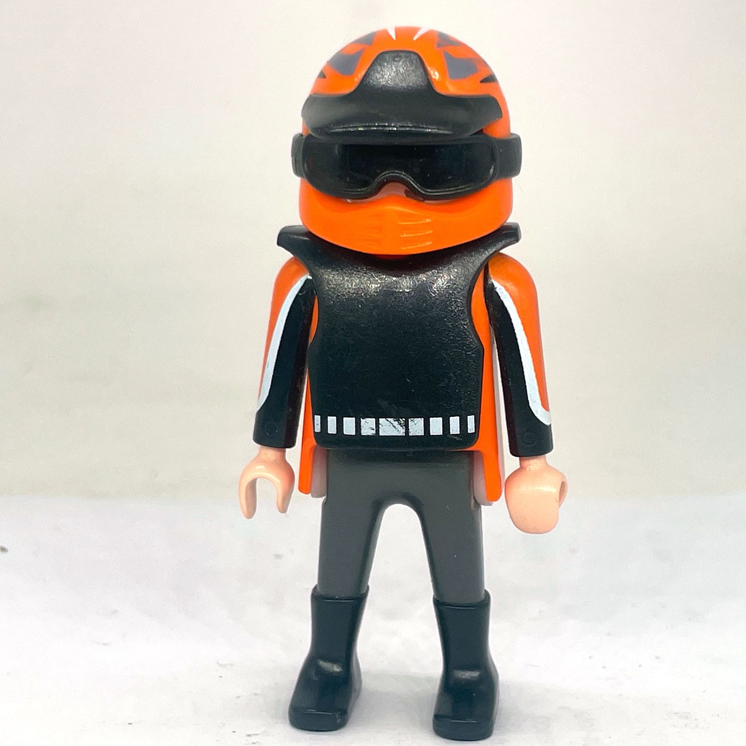 playmobil motard orange noir 2 playmobil motard orange noir 2