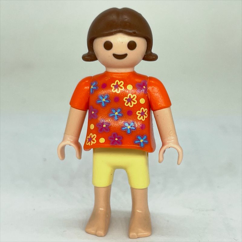 playmobil enfant fillette orange fleurie playmobil enfant fillette orange fleurie