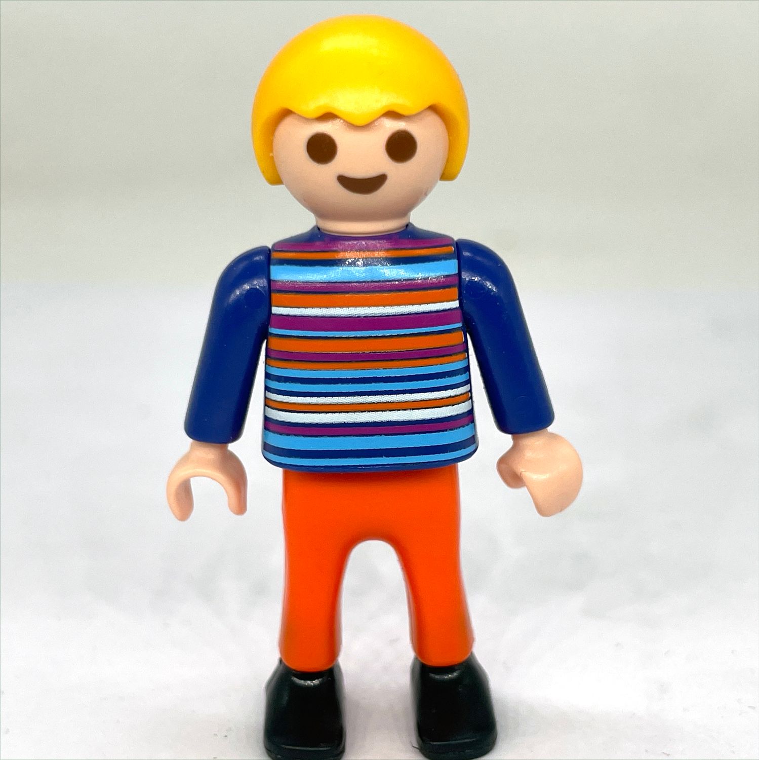playmobil enfant bleu à rayures