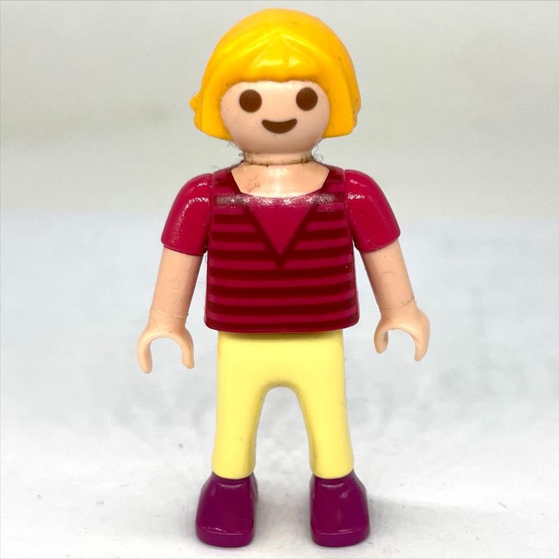 playmobil enfant fillette fushia rayée playmobil enfant fillette fushia rayée