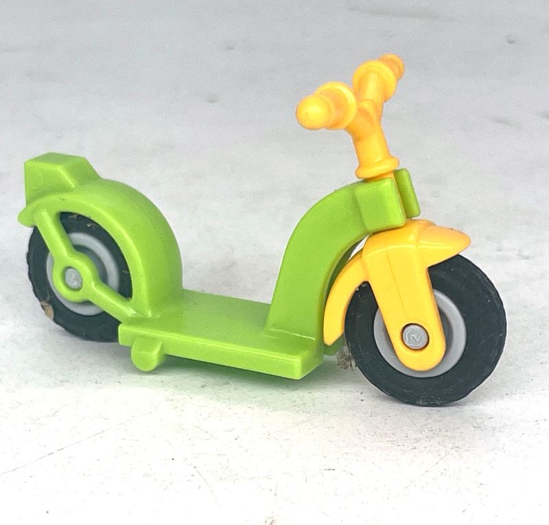 Playmobil patinette verte et jaune Playmobil patinette verte et jaune