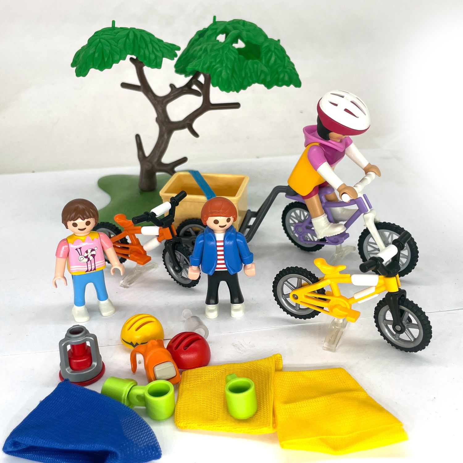 playmobil vélo remorque et pique nique.jpg playmobil vélo remorque et pique nique.jpg