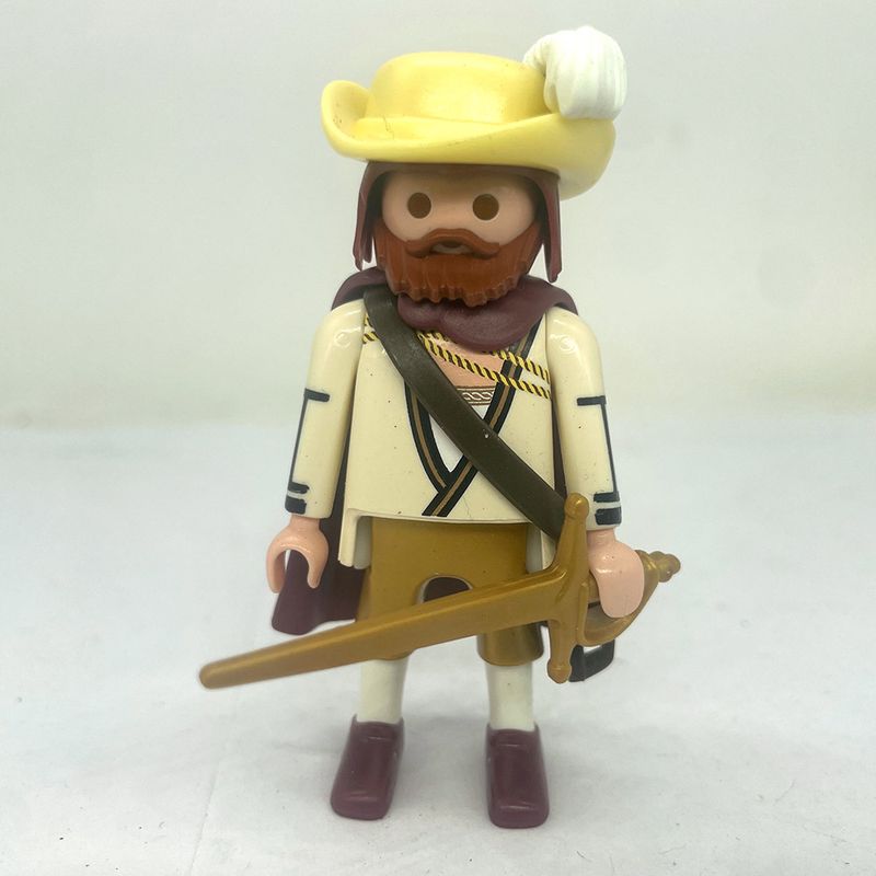 playmobil mousquetaire beige et or playmobil mousquetaire beige et or