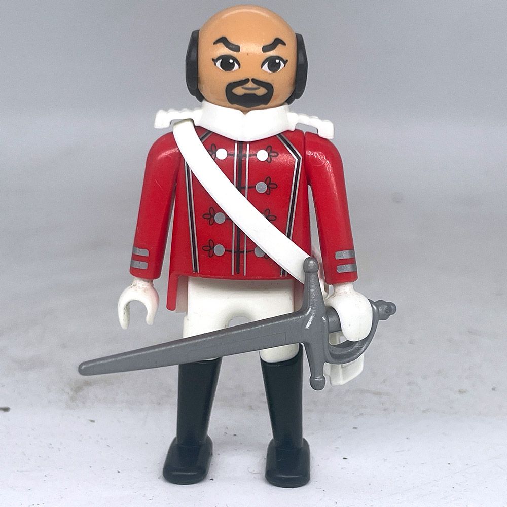 playmobil maréchal officier chauve en rouge playmobil maréchal officier chauve en rouge
