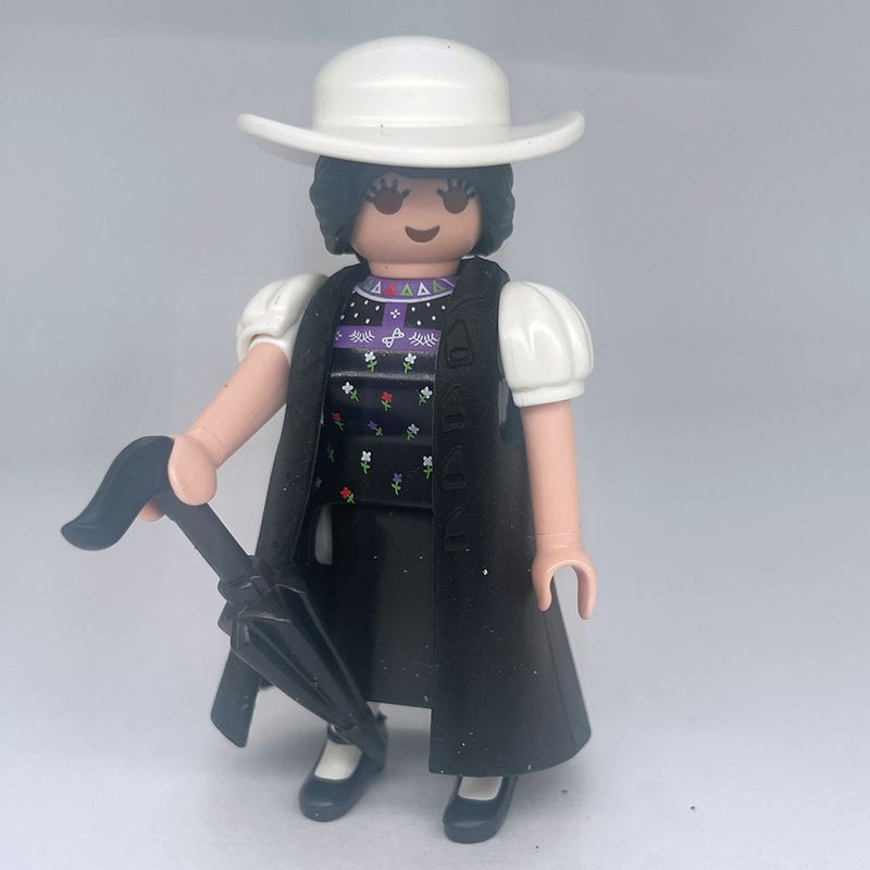 playmobil femme 1900 manteau noir playmobil femme 1900 manteau noir