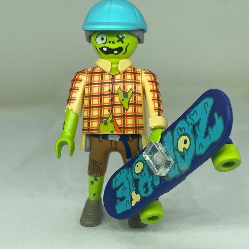 playmobil skateur zombie S25 playmobil skateur zombie S25