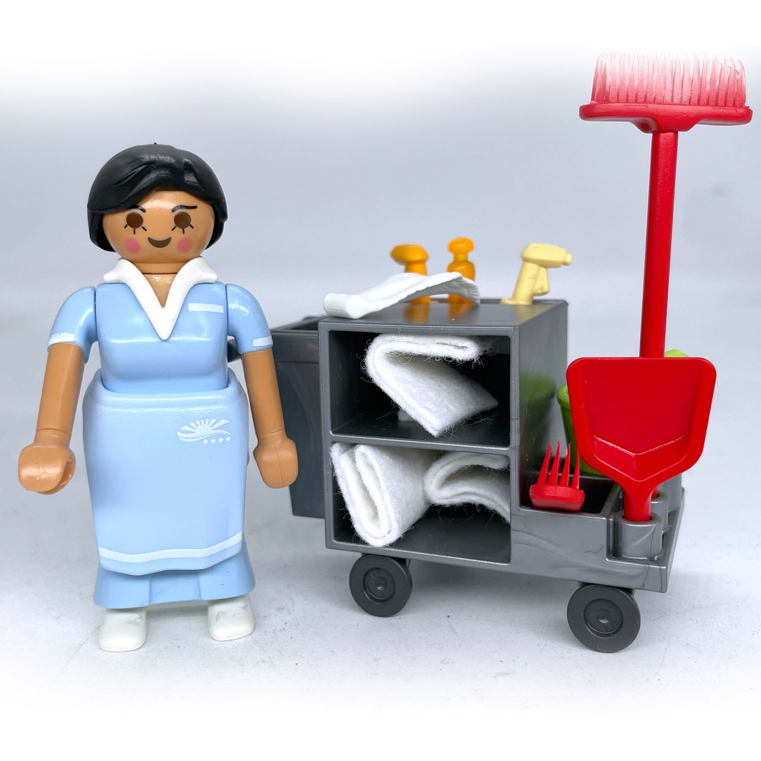 playmobil femme de chambre chariot playmobil femme de chambre chariot