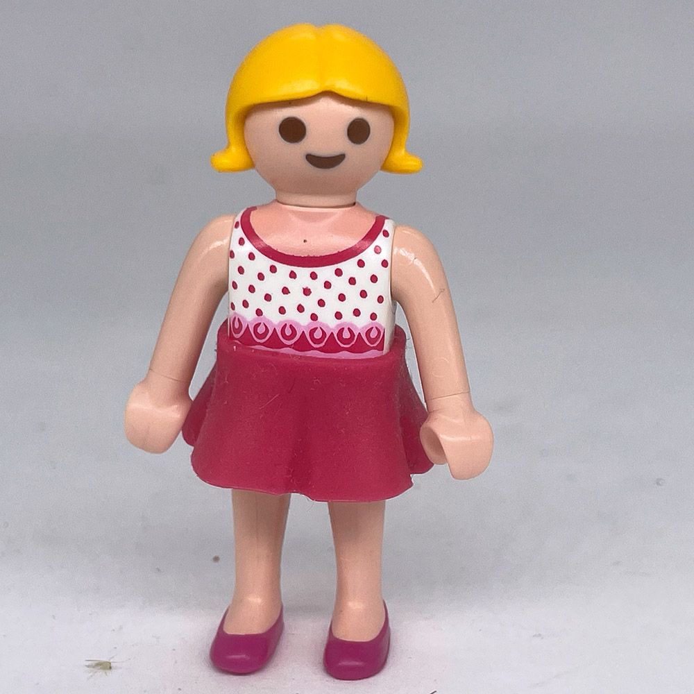 Playmobil fillette jupe légère rose 2 2 Playmobil fillette jupe légère rose 2 2
