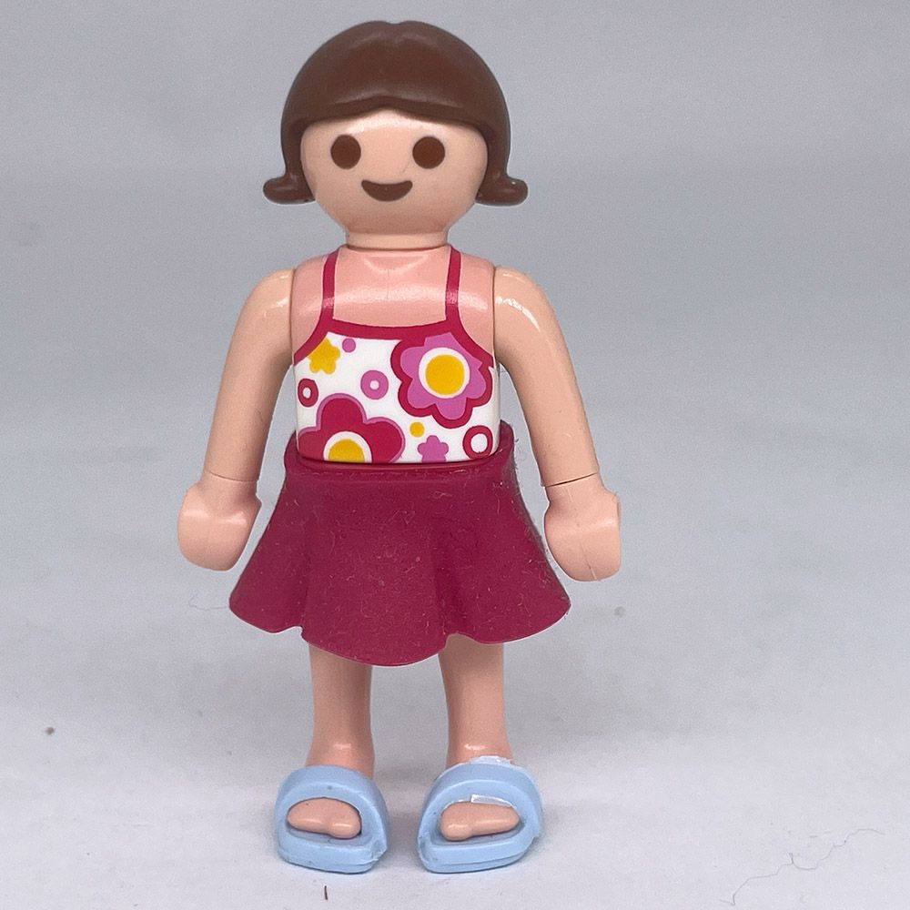 Playmobil fillette jupe légère rose 3 Playmobil fillette jupe légère rose 3
