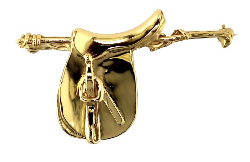 14kt Yellow Gold Saddle and Hunt Whip Pin