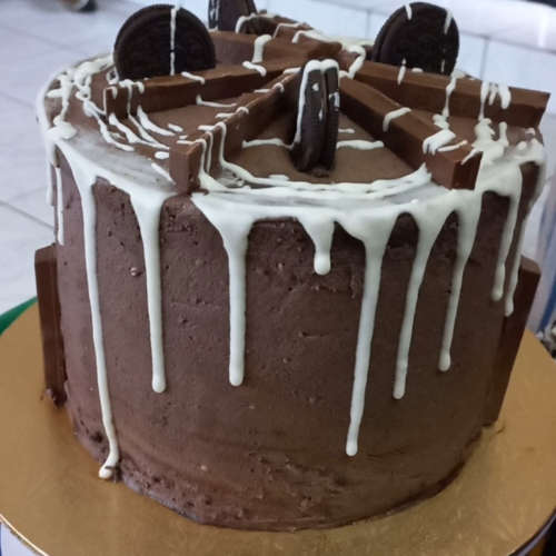 Customized celebratory cakes