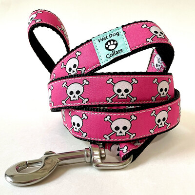 Skull and crossbones leash with rust proof stainless hardware 