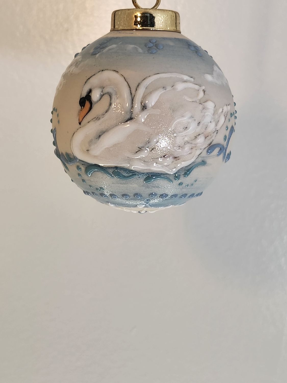 Ivory Ball with Bella the Swan 2.5"