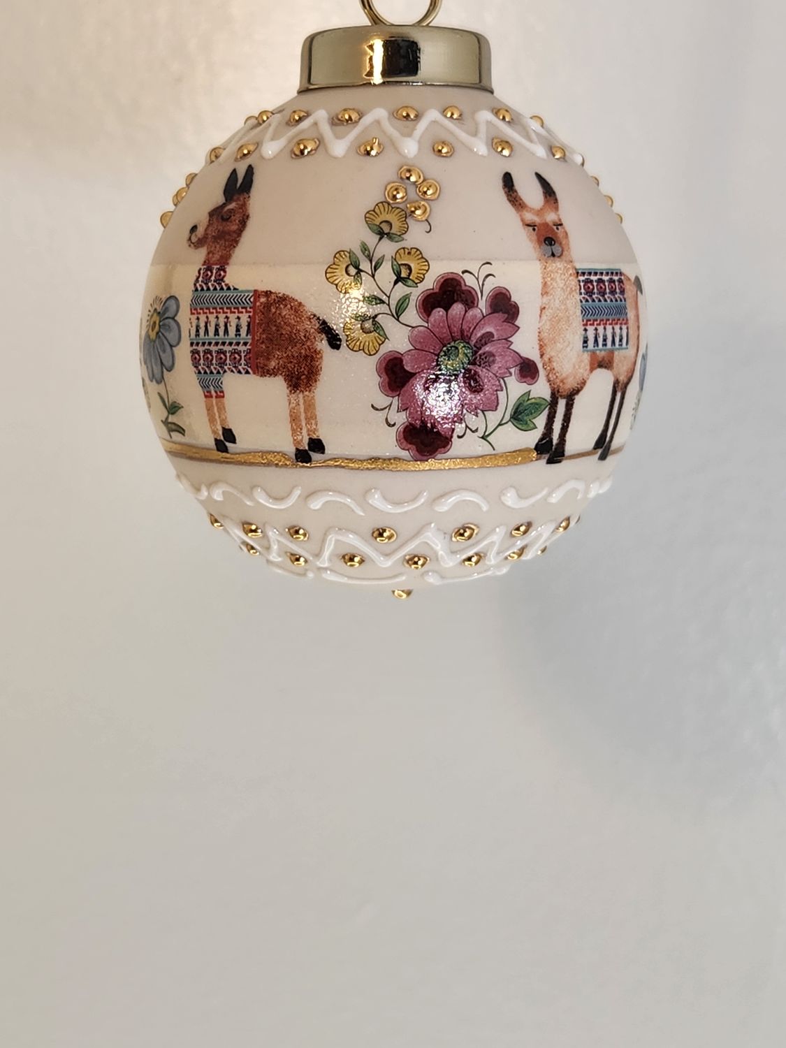 Ivory Ball with Alpacas 2.5"
