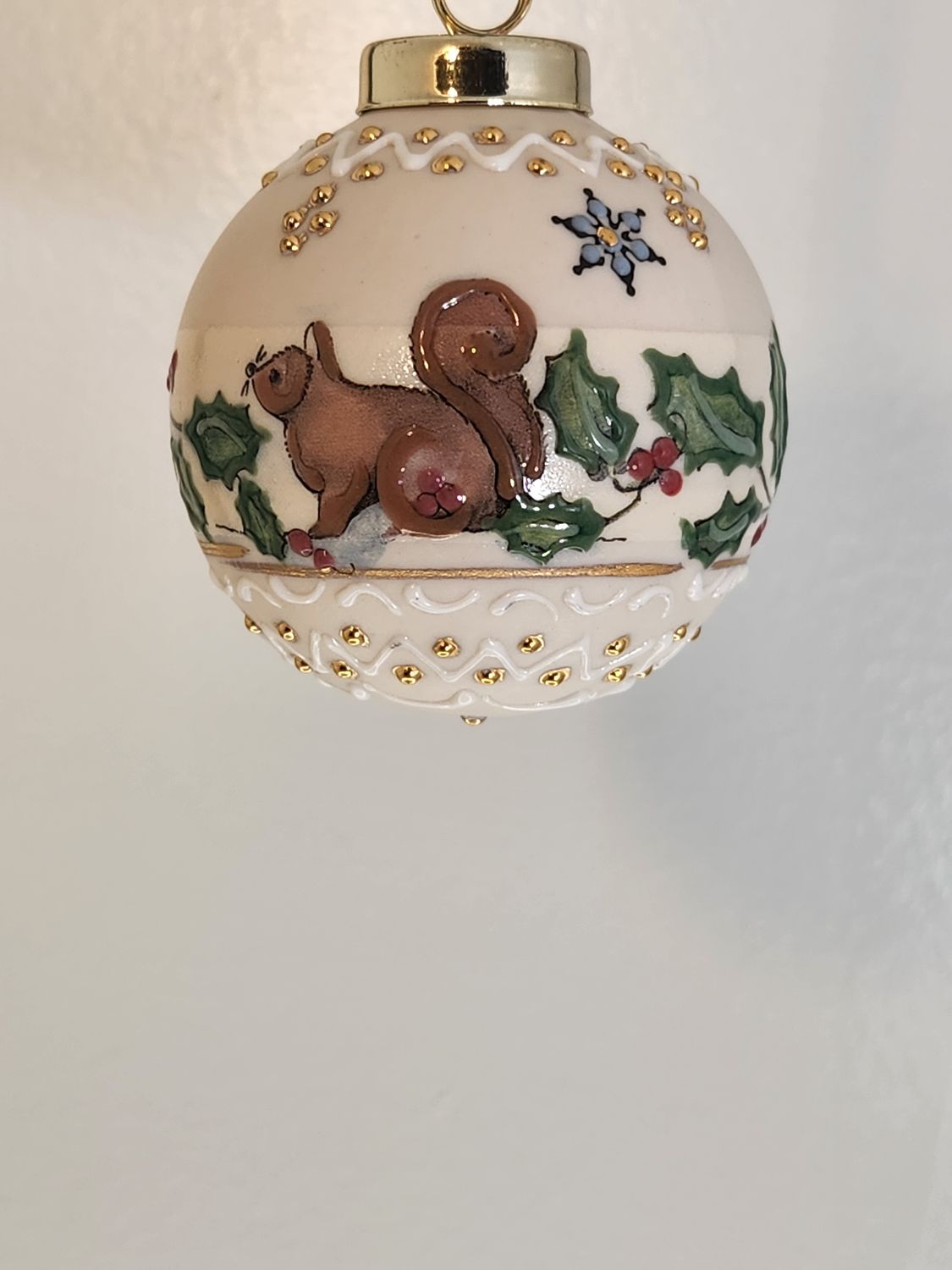 Ivory Ball with Keebler the Squirrel 2.5"