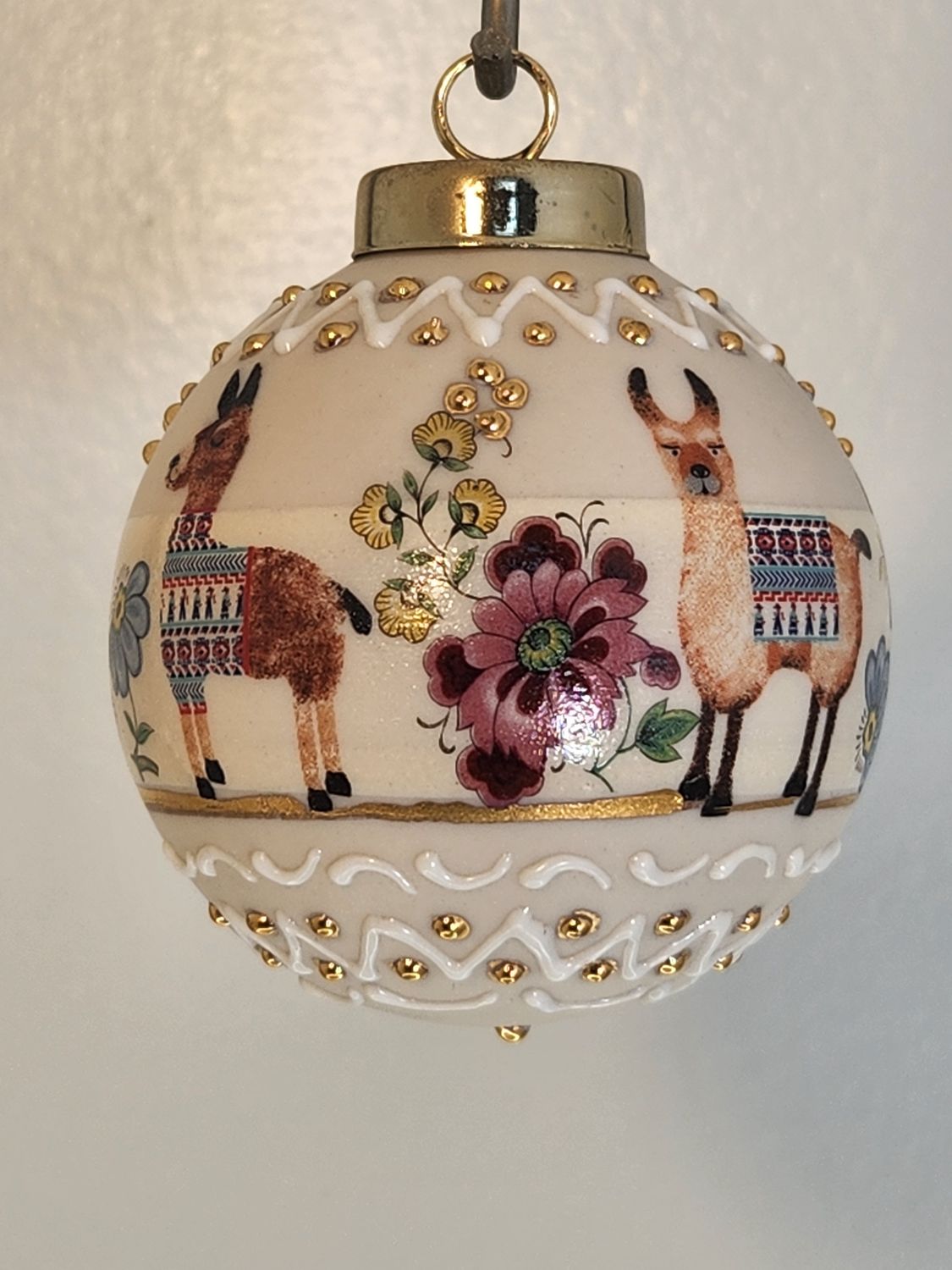 Ivory Ball with Alpacas 2.5"