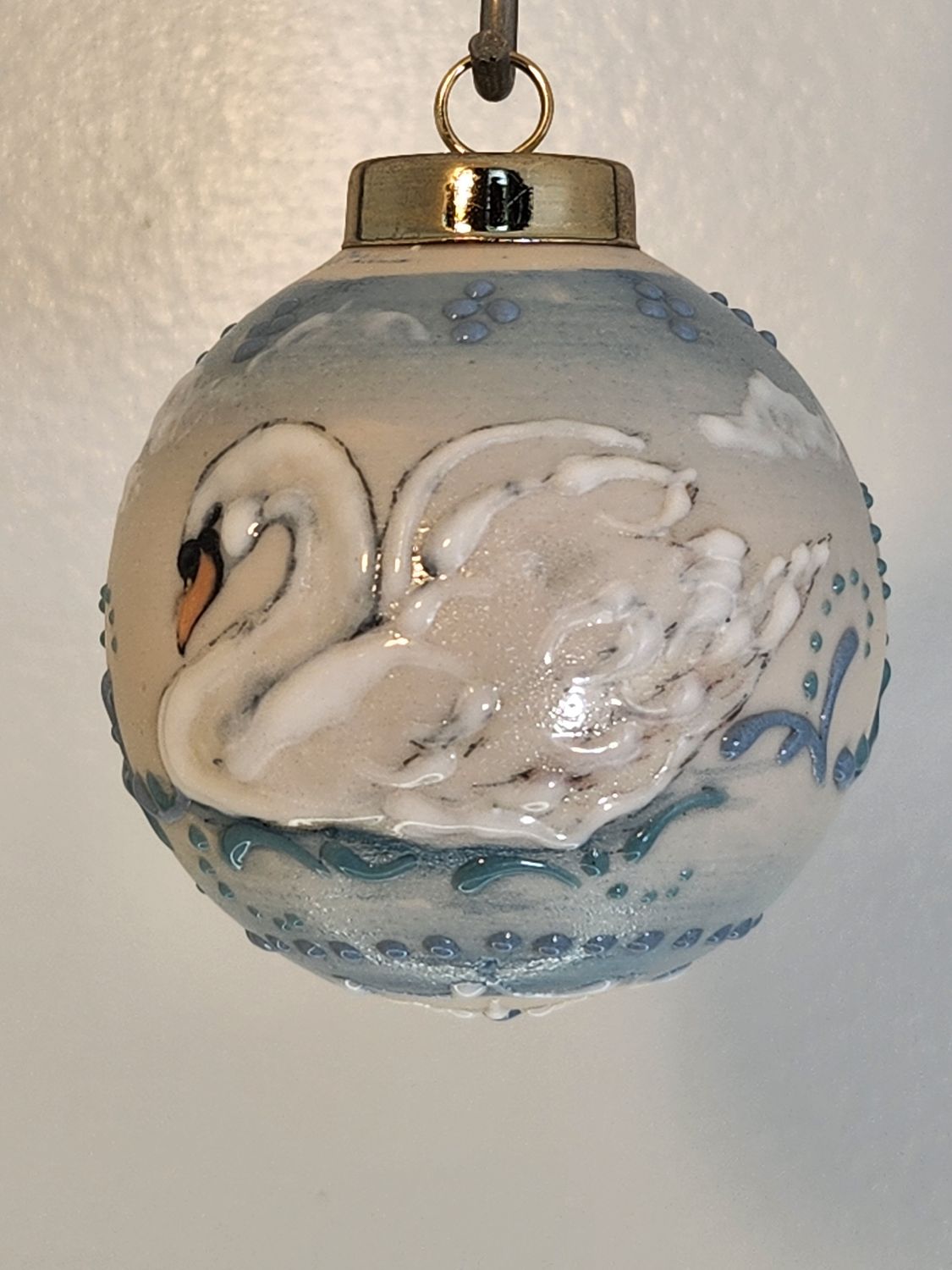 Ivory Ball with Bella the Swan 2.5"