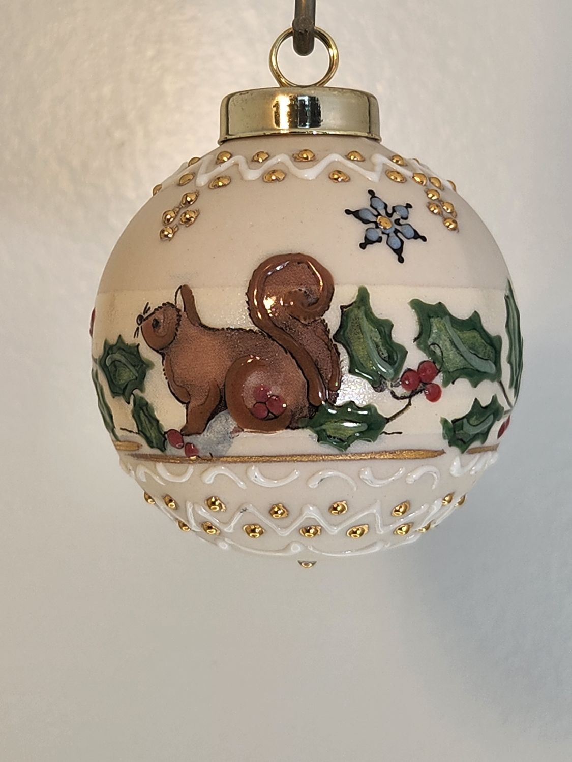 Ivory Ball with Keebler the Squirrel 2.5"
