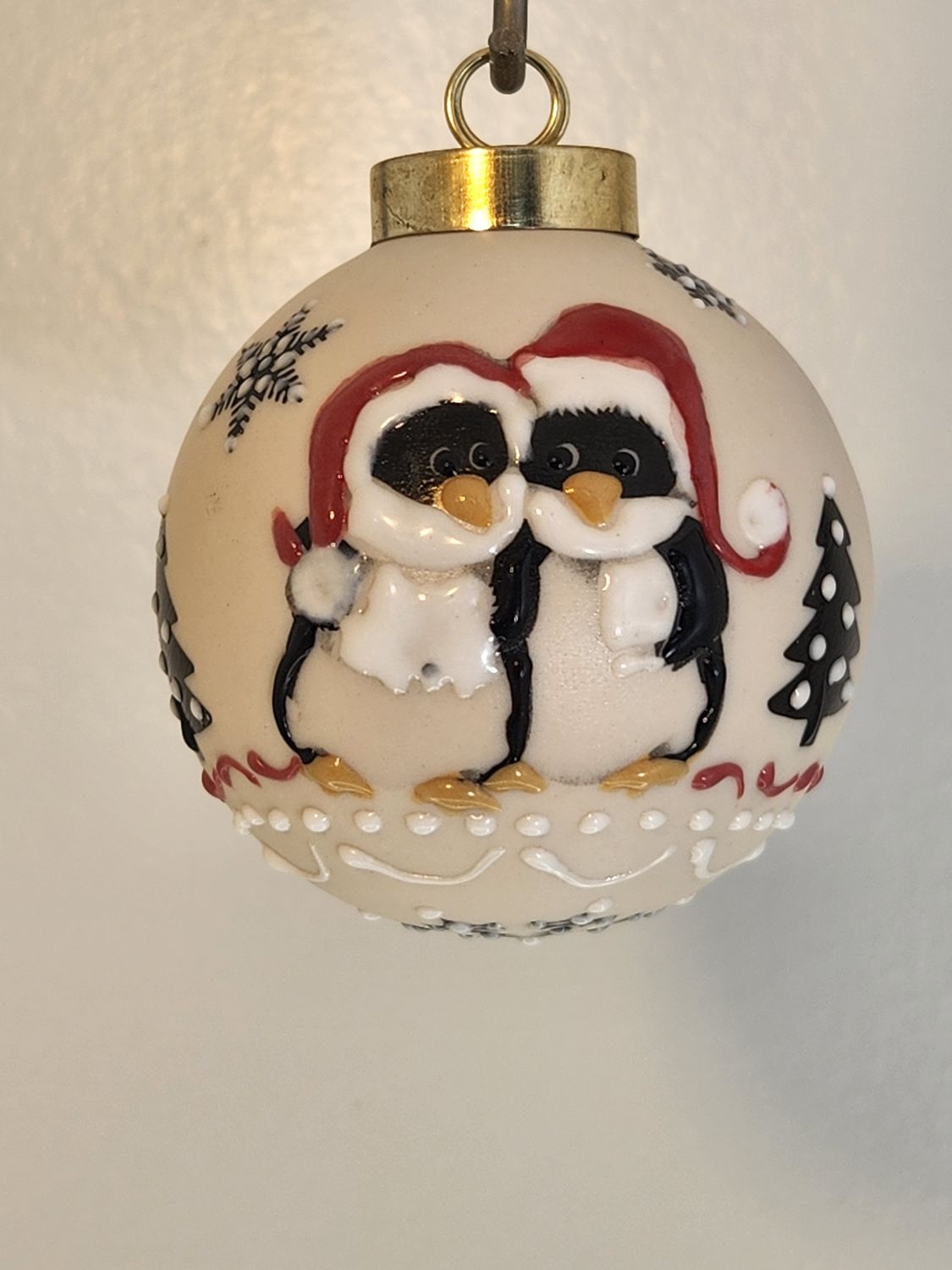 Ivory Ball with Peanut and Pepper Penguins 2.5"
