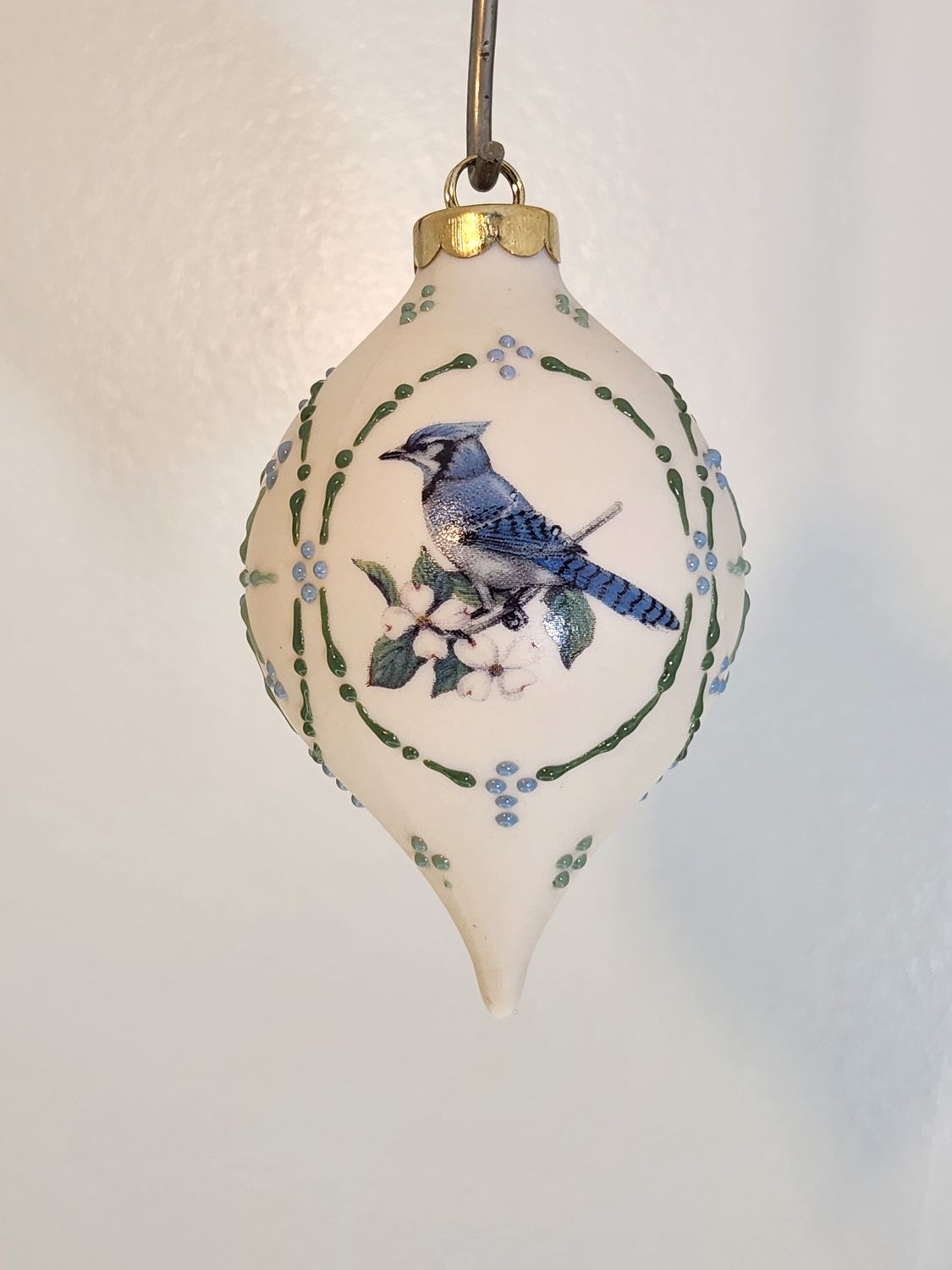 Ivory Teardrop withBluejay  Image 3.5"