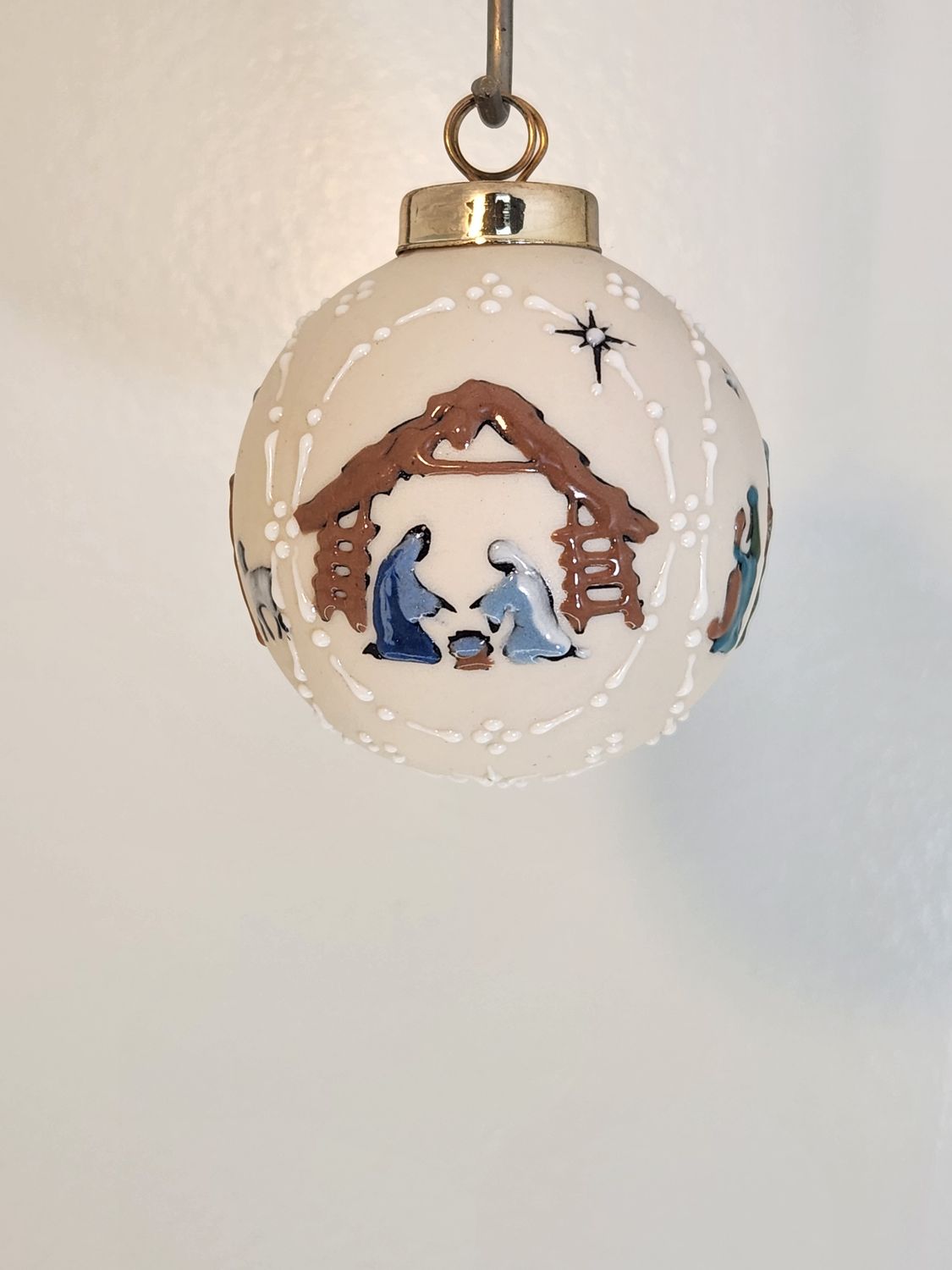 Ivory Ball with Nativity 1 Images 2.5"