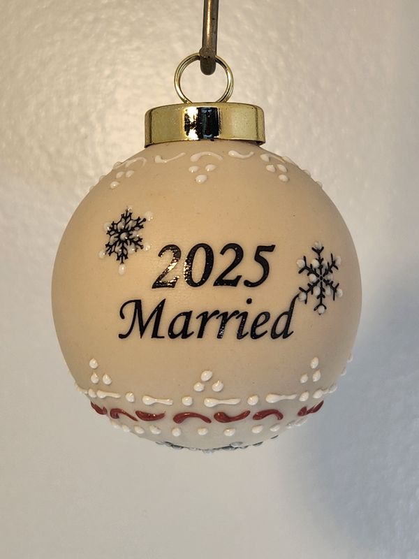 Ivory Ball with Married Penguin Couple 2.5"