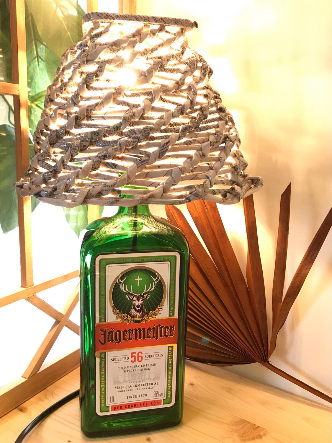 Lampada Bottiglia Eco-Friendly con Paralume in Carta Riciclata Intrecciata